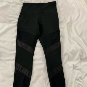 NWT Fabletics Black high waisted legging  (small)